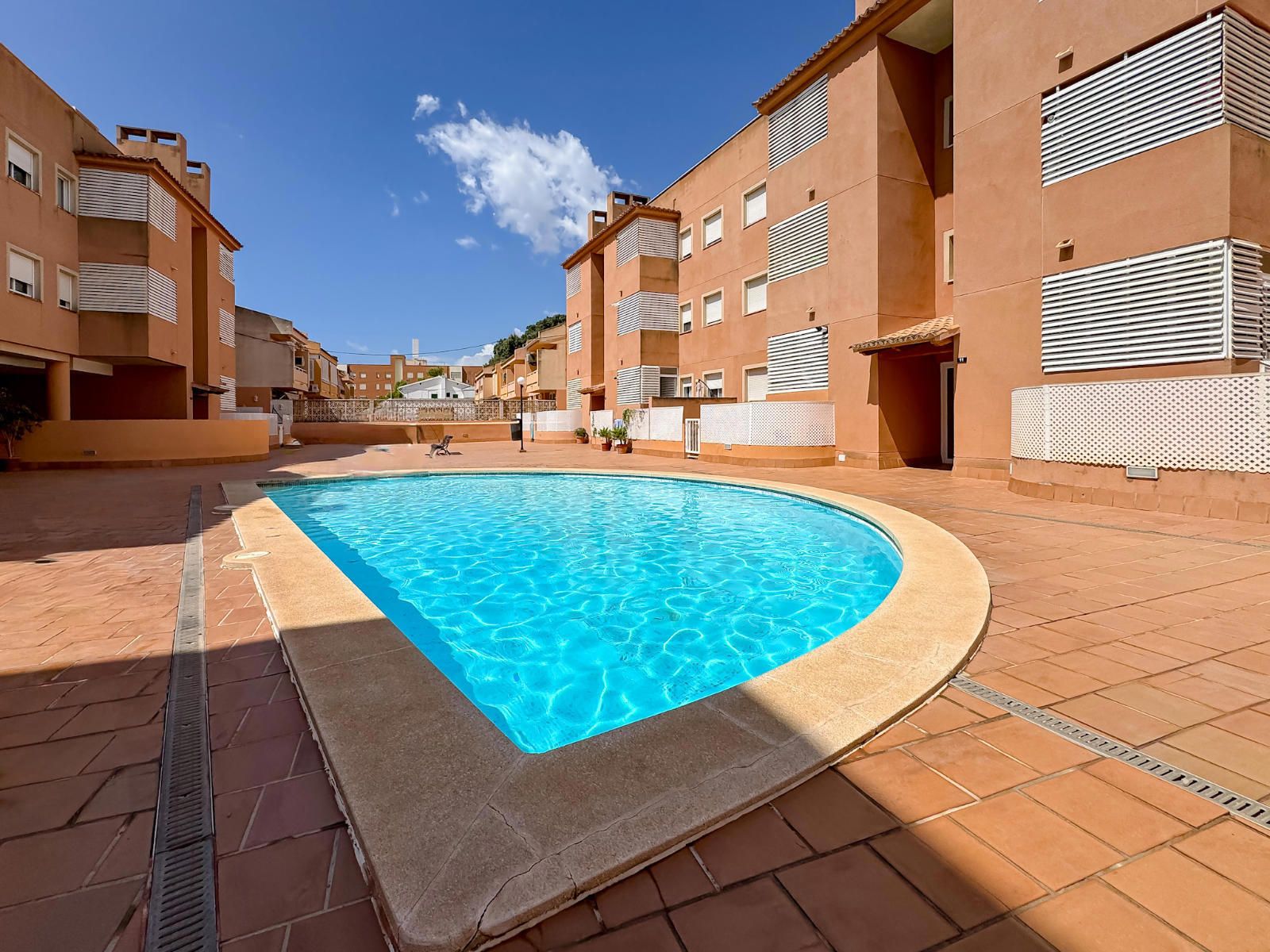 SE VENDE ÁTICO CON PISCINA COMUNITARIA Y PARKING EN MARRATXÍ
