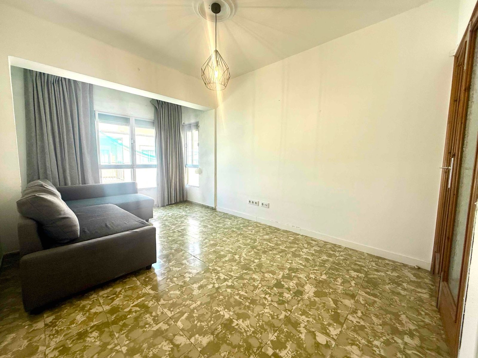 HELLES APARTMENT IM HERZEN VON PALMA, NEBEN DEM MARKT VON PERE GARAU.