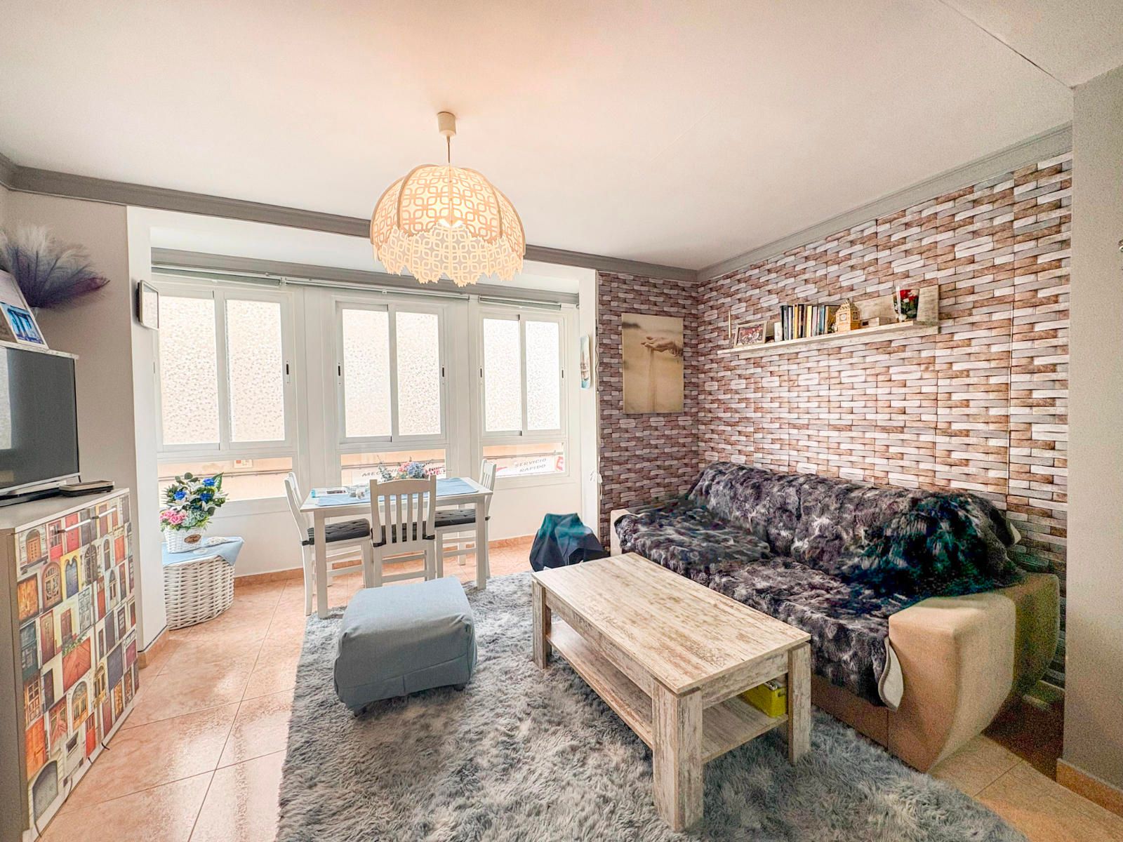 SE VENDE PISO CON 2 HABITACIONES EN PERE GARAU