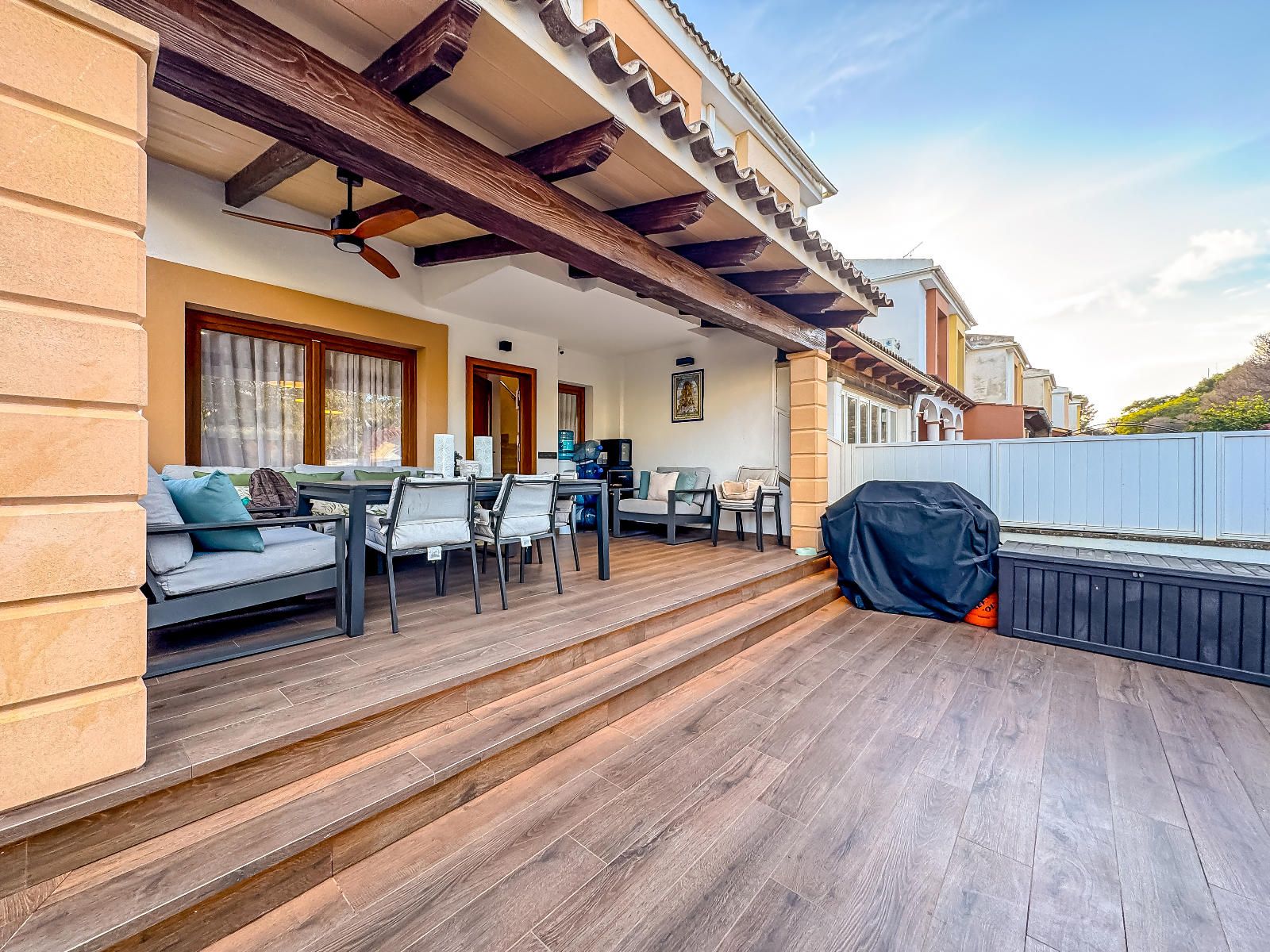 Großzügiges Reihenhaus mit Pool und Garage in Son Ferrer Calvià