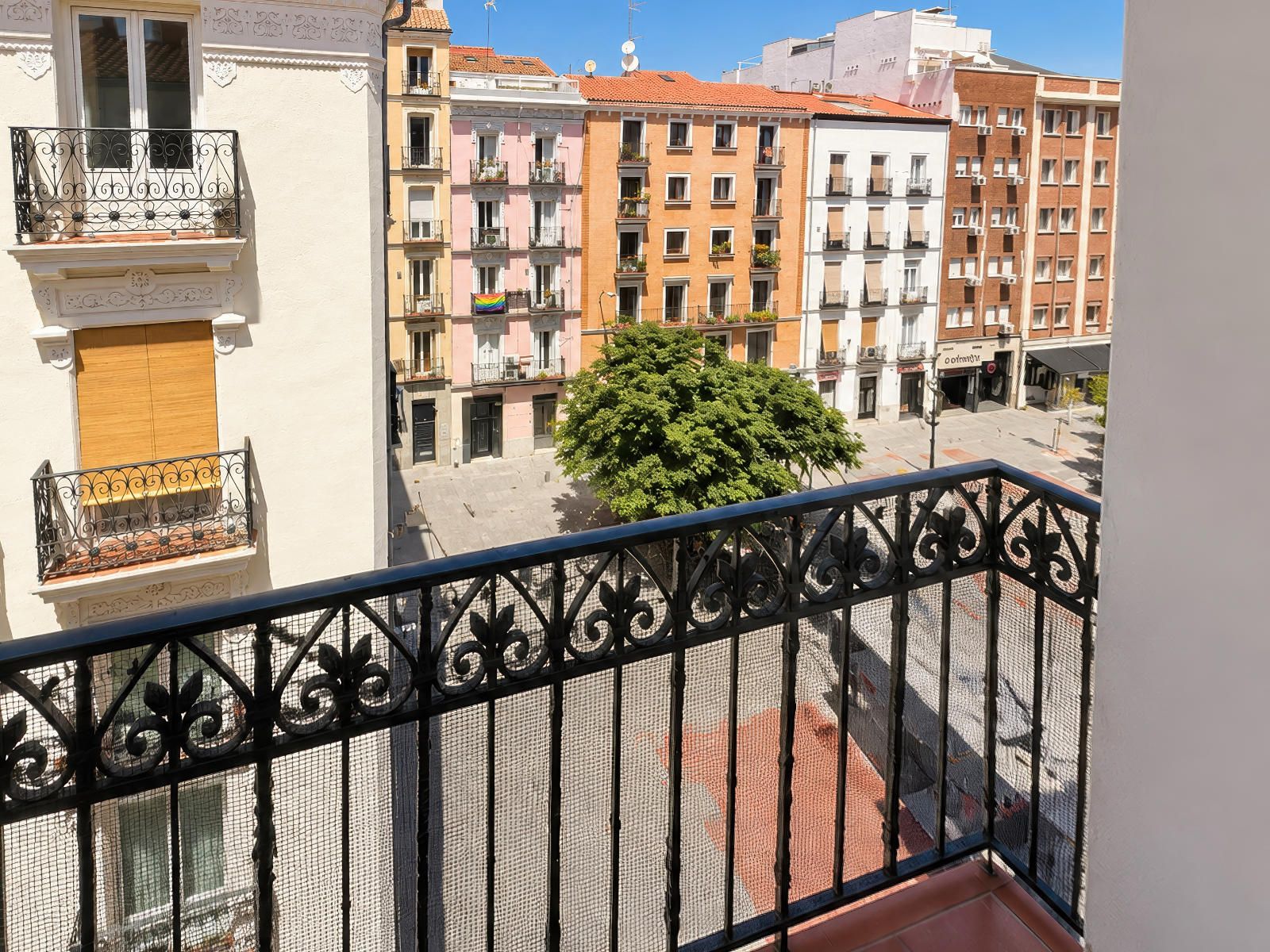 Exclusive apartment with two balconies on Plaza de Chueca
