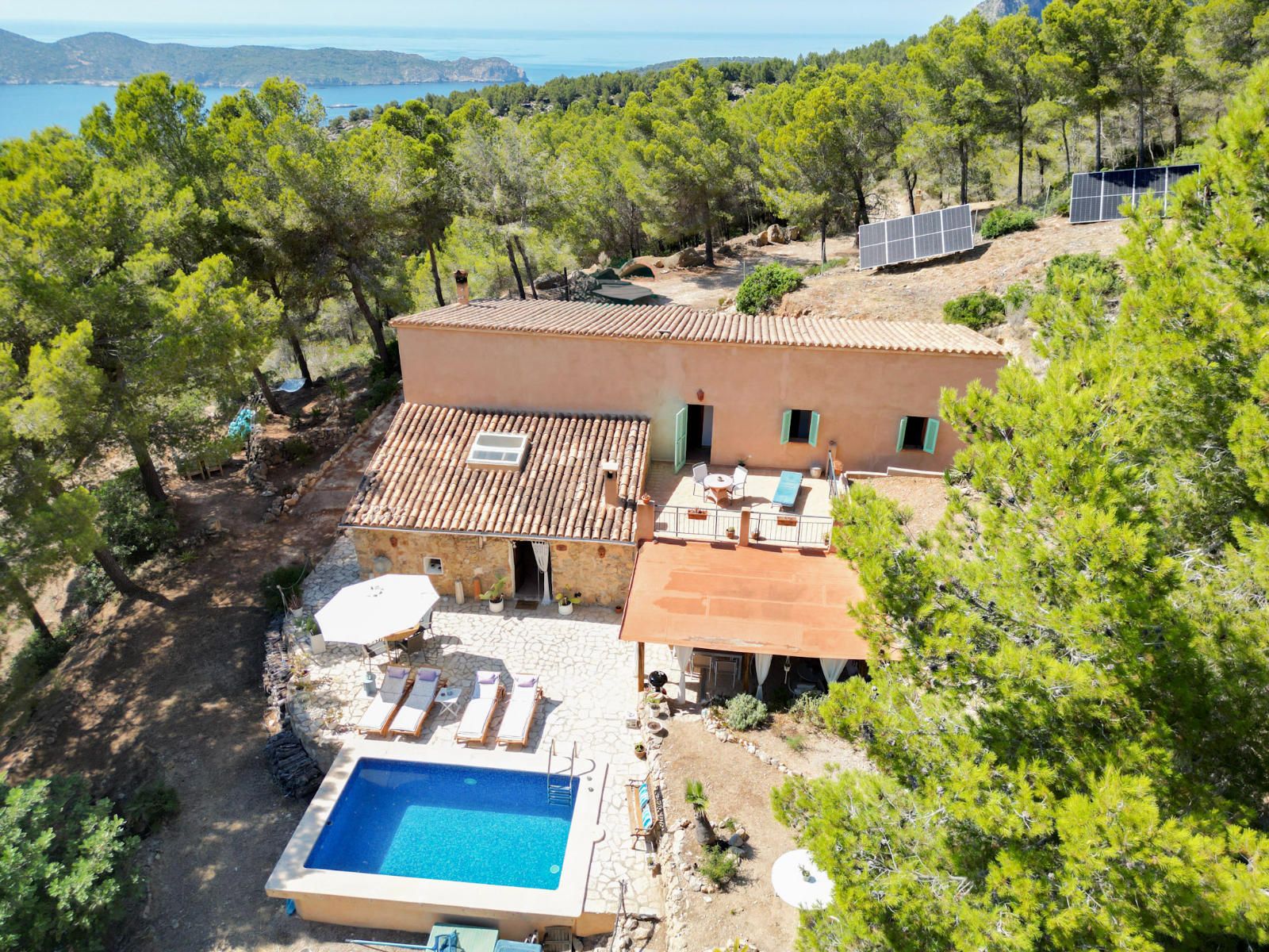 Casa rústica completamente registrada, de 200m2, en zona super exclusiva y privada de S'Arracó, Sant Elm.