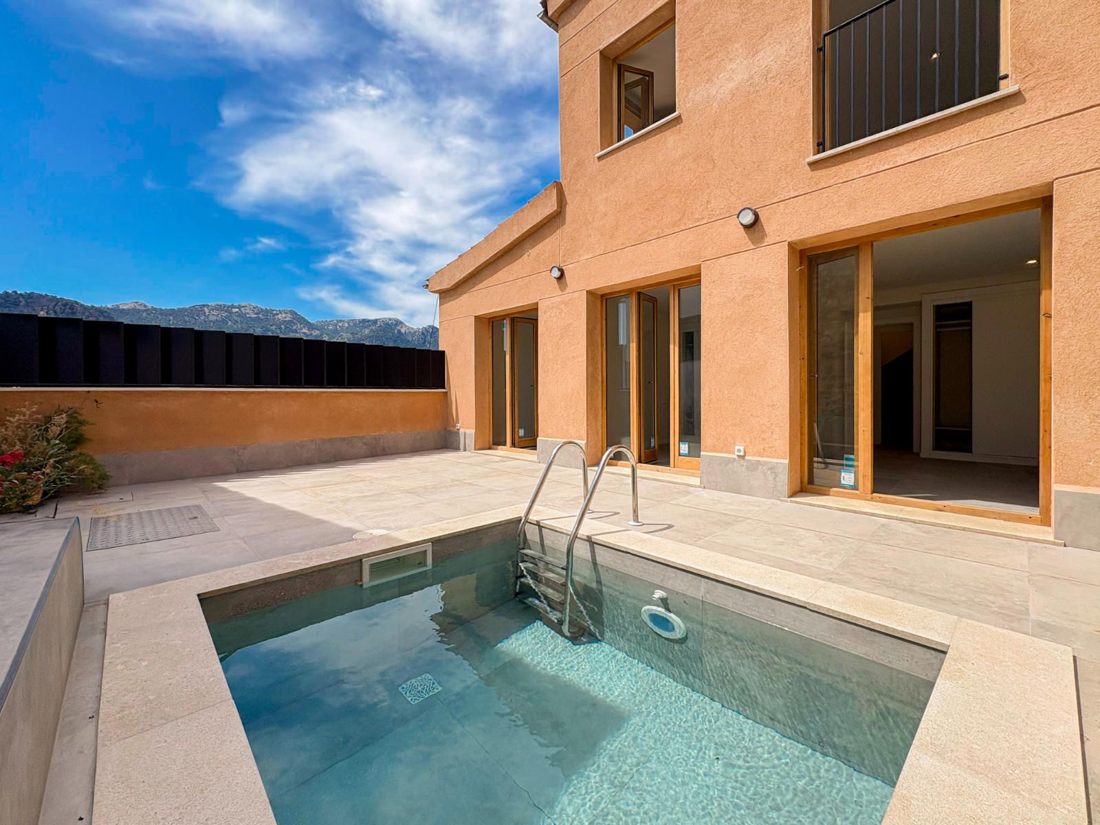 Exclusiva casa adosada de obra nueva con piscina en Bunyola