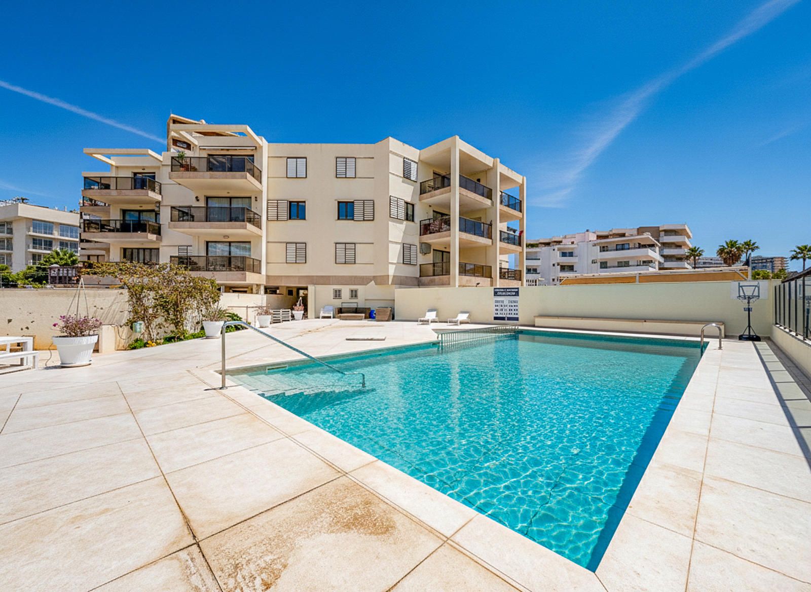 Apartamento en primera línea de mar con acceso directo a la playa en Magaluf