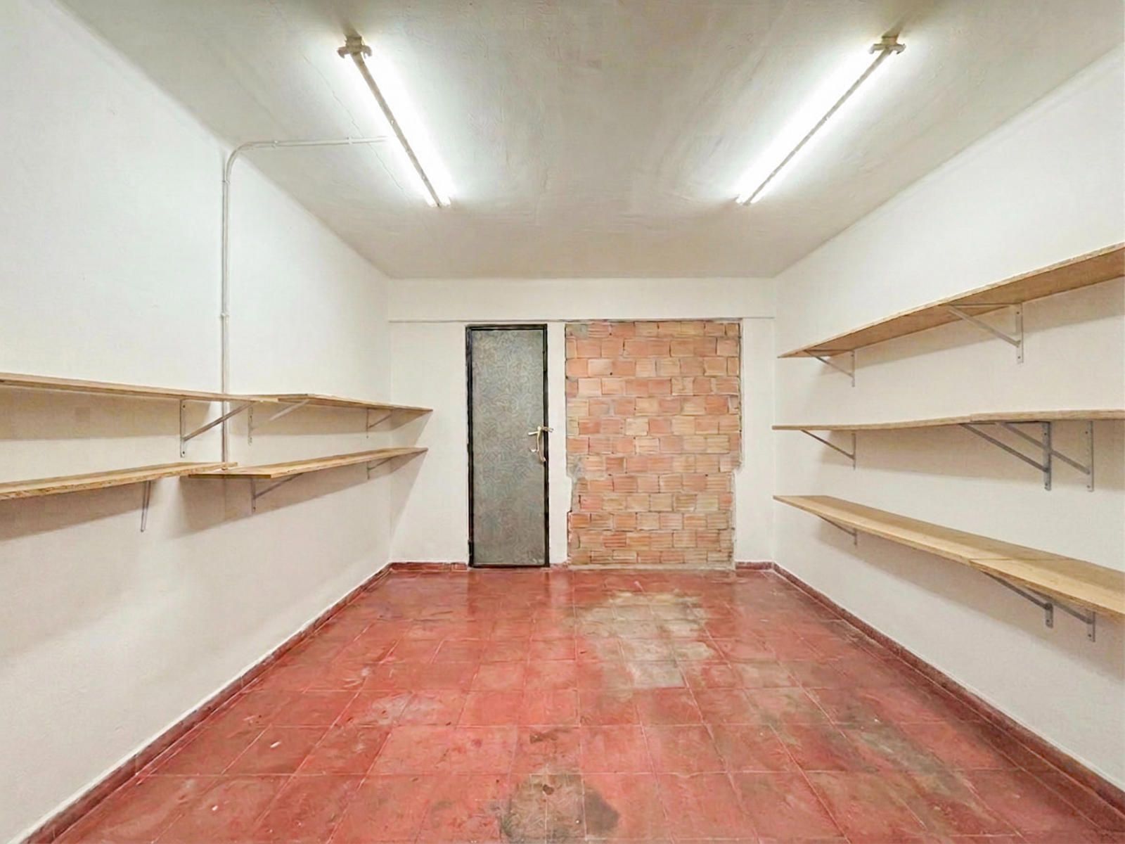 Local comercial con potencial de cambio de uso en Son Gotleu