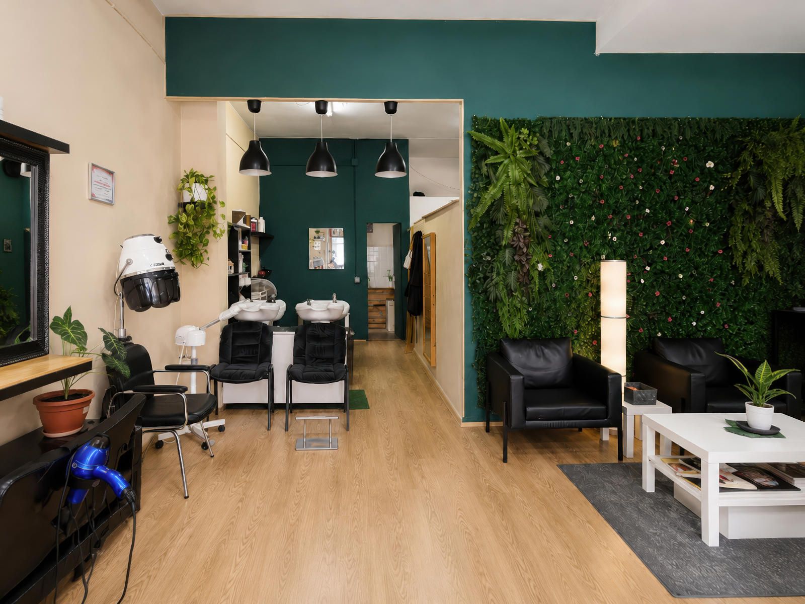 Traspaso de Peluquería y Centro de Estética Totalmente Equipado en Palma