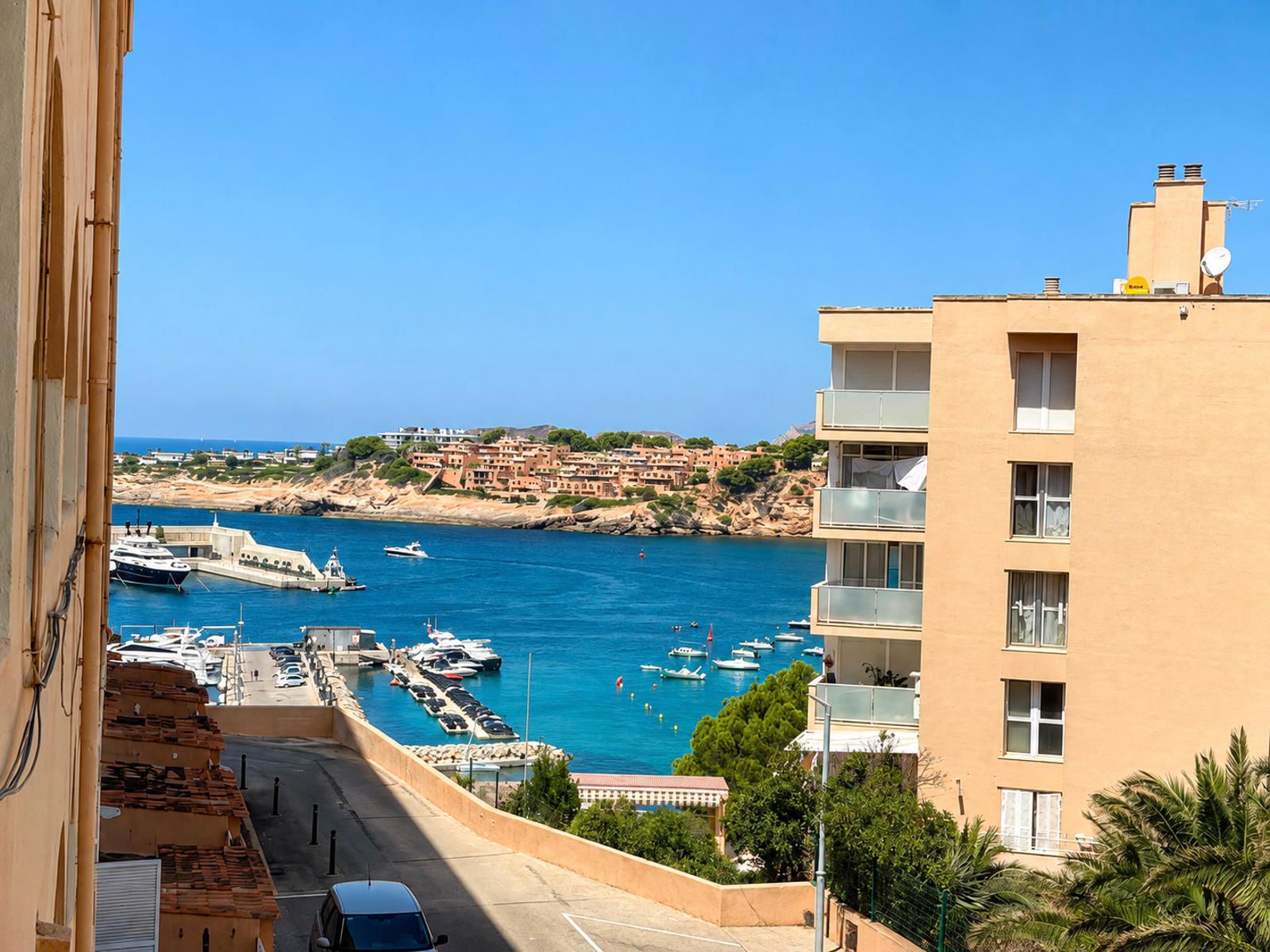 Impressive Renovated Apartment with Sea Views in El Toro
