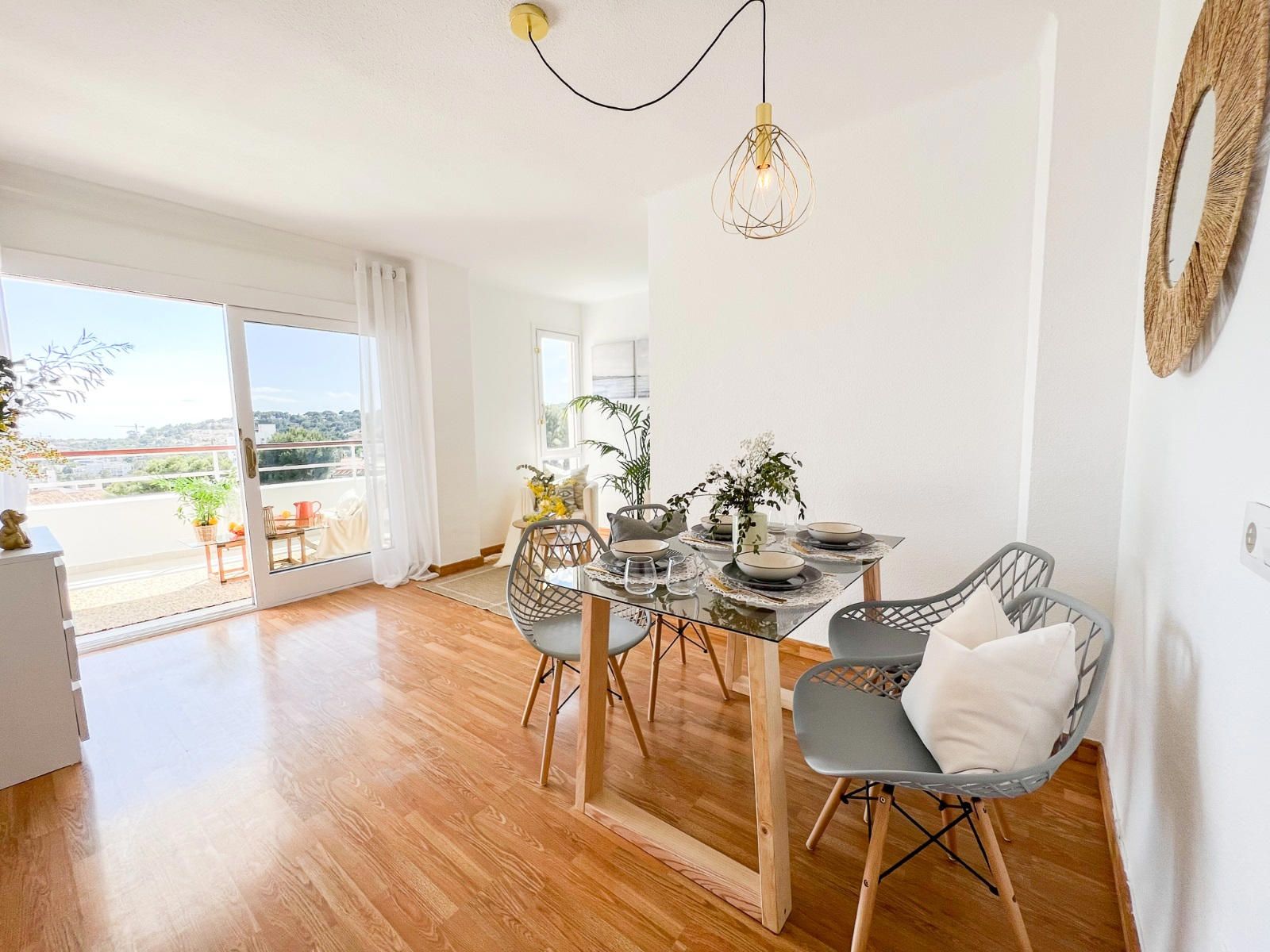 Apartamento con impresionantes vistas al mar, balcón y piscina comunitaria en Sant Agustin