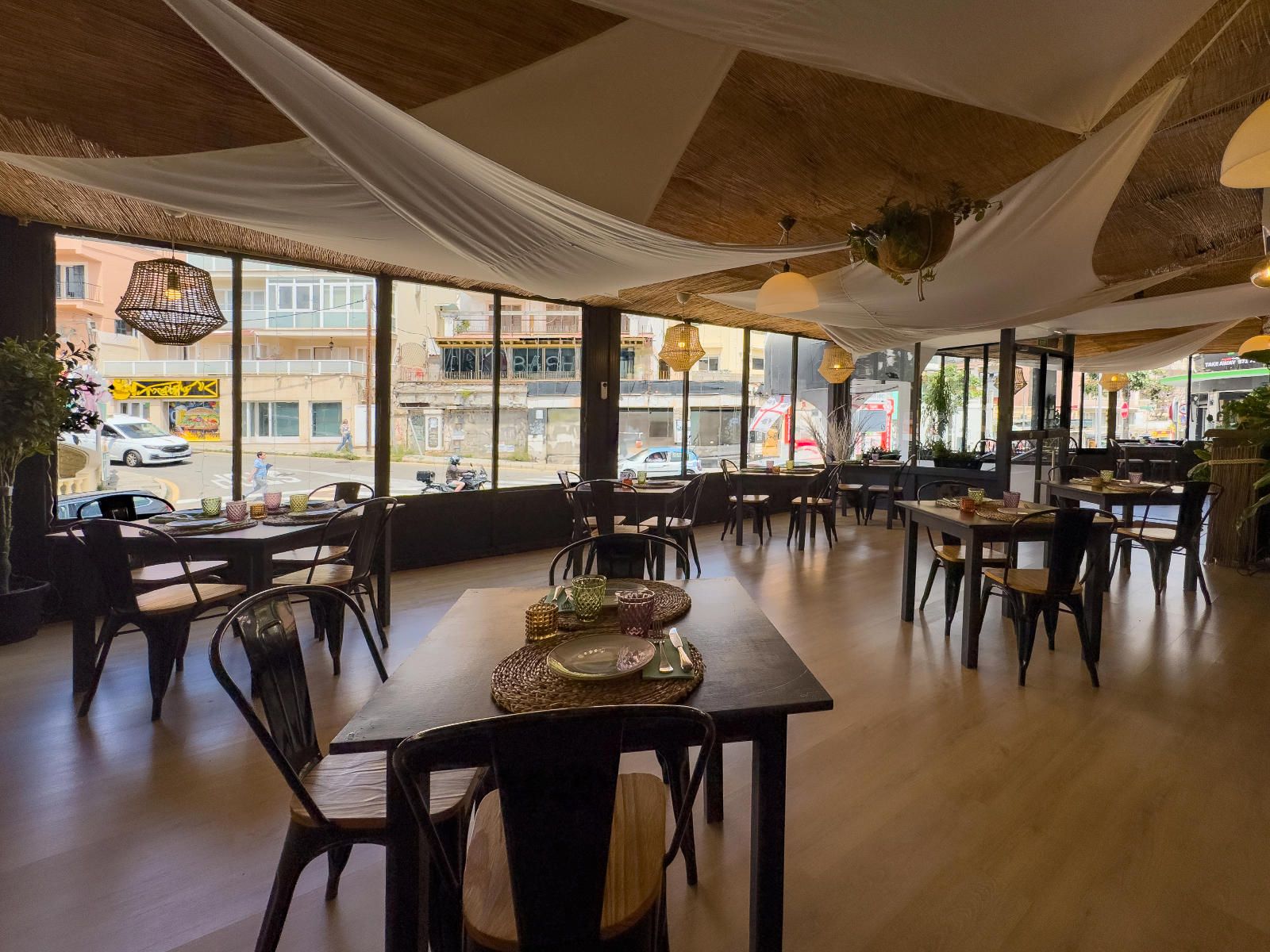 Restaurante con gran visibilidad en Cala Major