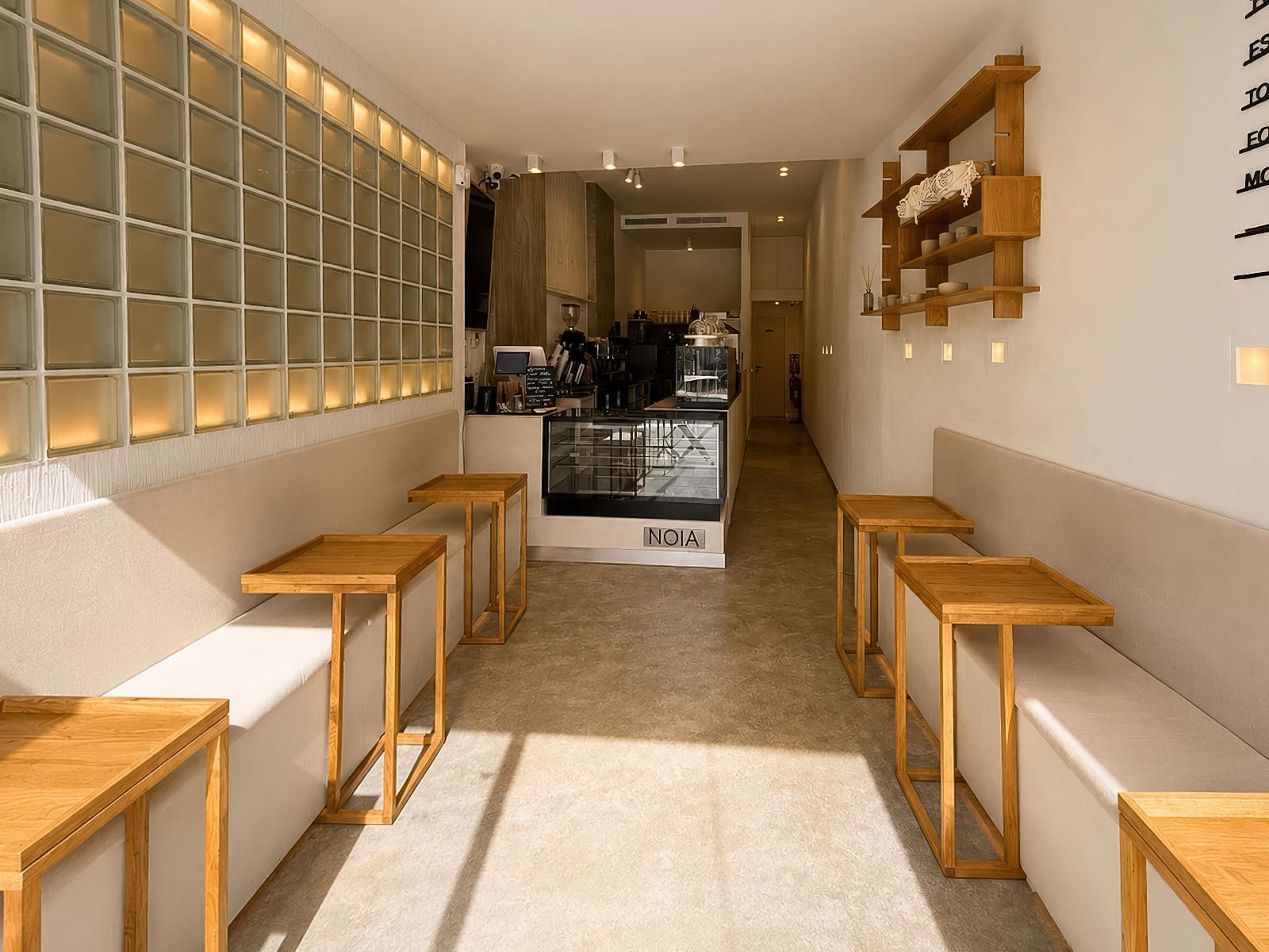 COMMERCIAL PREMISES IN CALA MAJOR · FULLY RENOVATED · READY TO OPEN