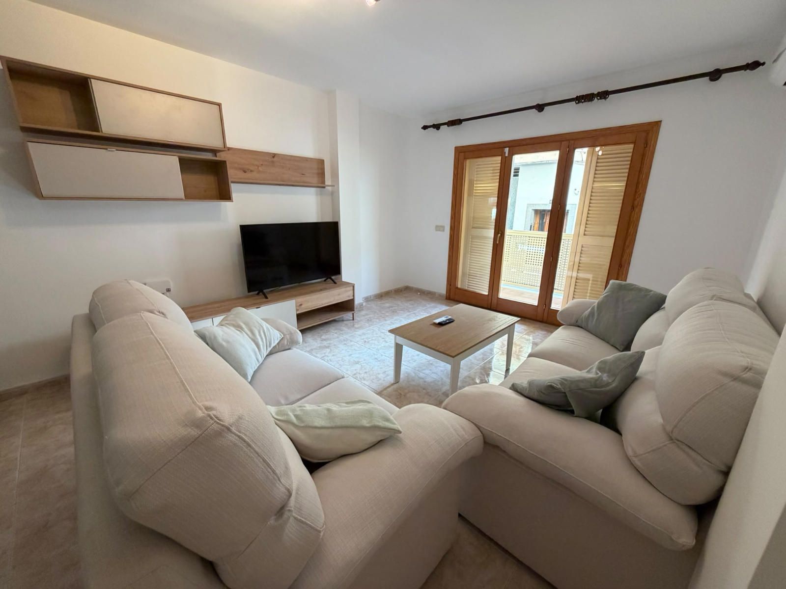 Spacious family apartment with a terrace in Sa Pobla