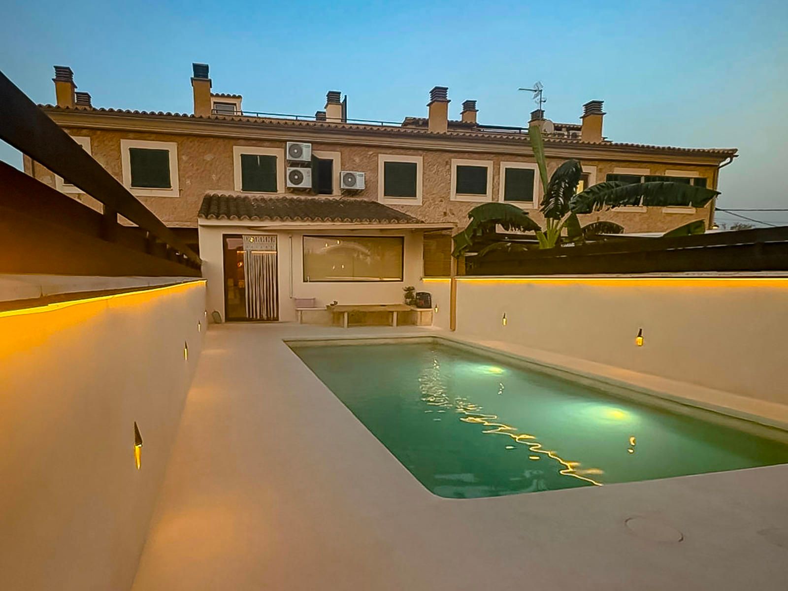 Elegant Townhouse with Private Pool in Pòrtol
