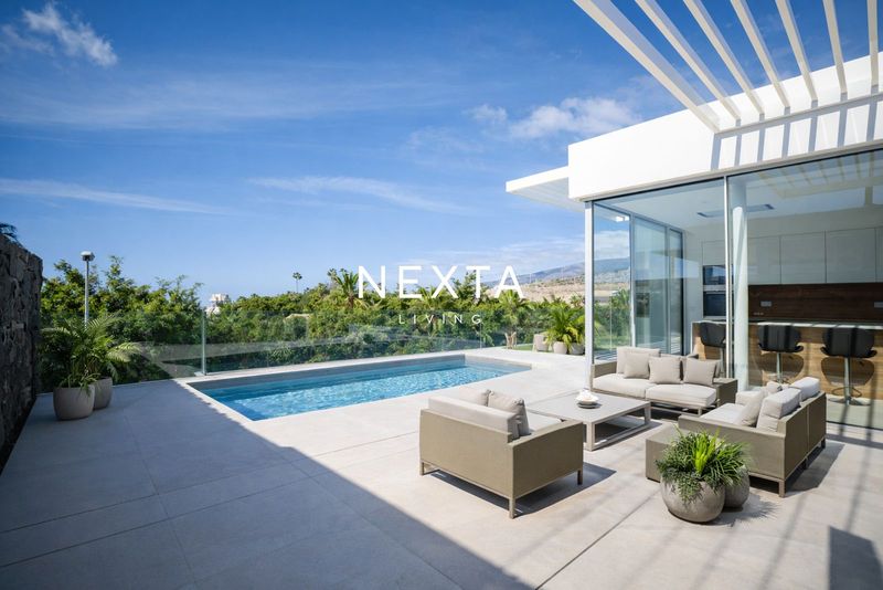 Chalet Independiente en venta Adeje, Santa Cruz Tenerife. Ref: 1052. NEXTA LIVING