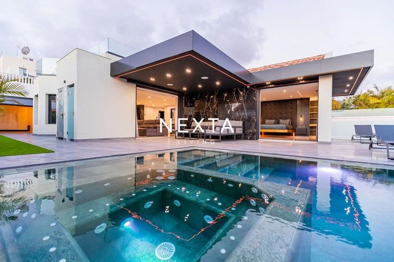 Chalet Independiente en venta Adeje, Santa Cruz Tenerife. Ref: 1124. NEXTA LIVING