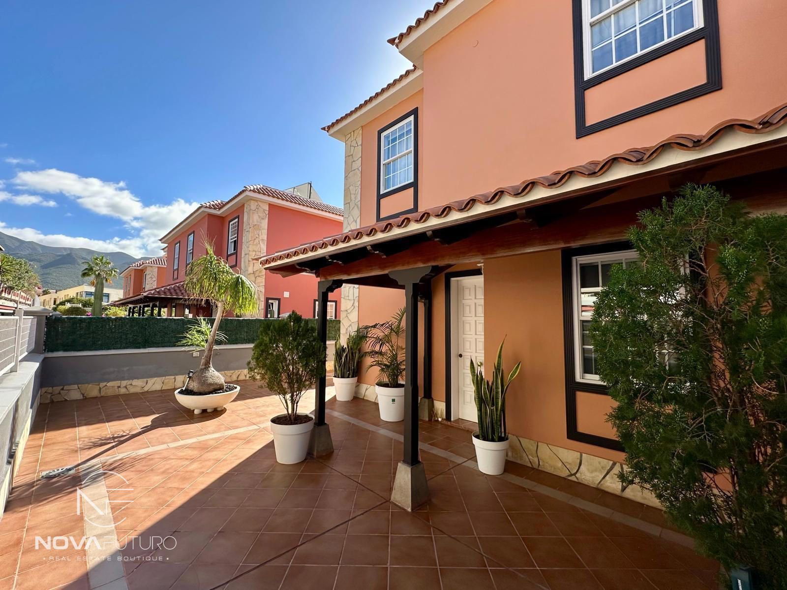 Maison de ville en vente Adeje, Santa Cruz Tenerife. Ref: 1651. Nova Futuro Real Estate Boutique
