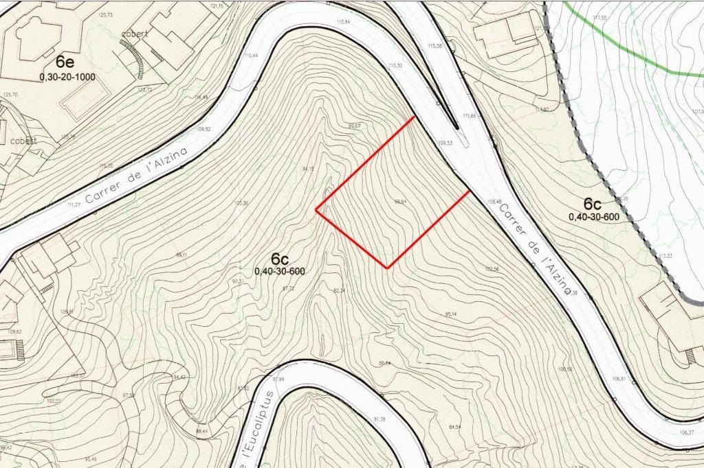 Plot with many possibilities, large area. Ideal to build multi-level house with large terraces and views of the Gavarres. - Foto 5
