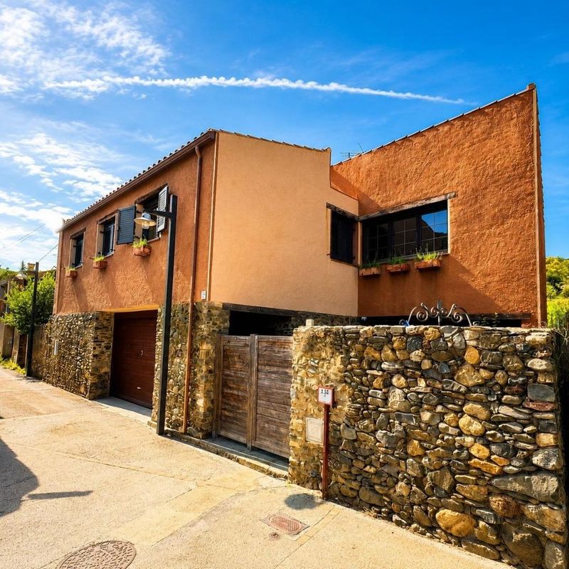 Chalet Independiente en venta Llançà, Girona. Ref: 3683. Habitaa