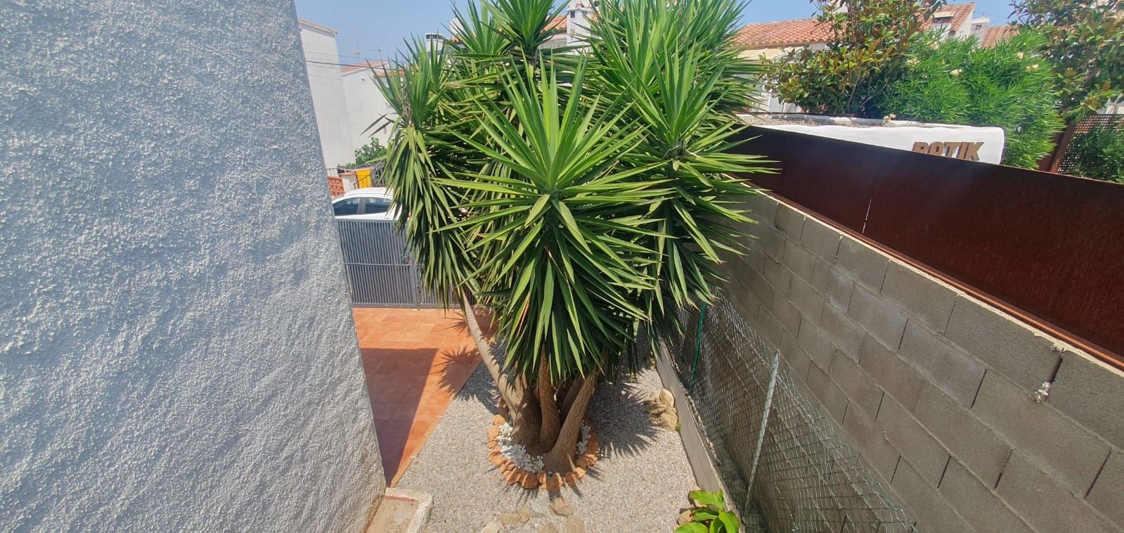 Descobreix aquest habitatge situat en una de les zones residencials de  Roses - Foto 3