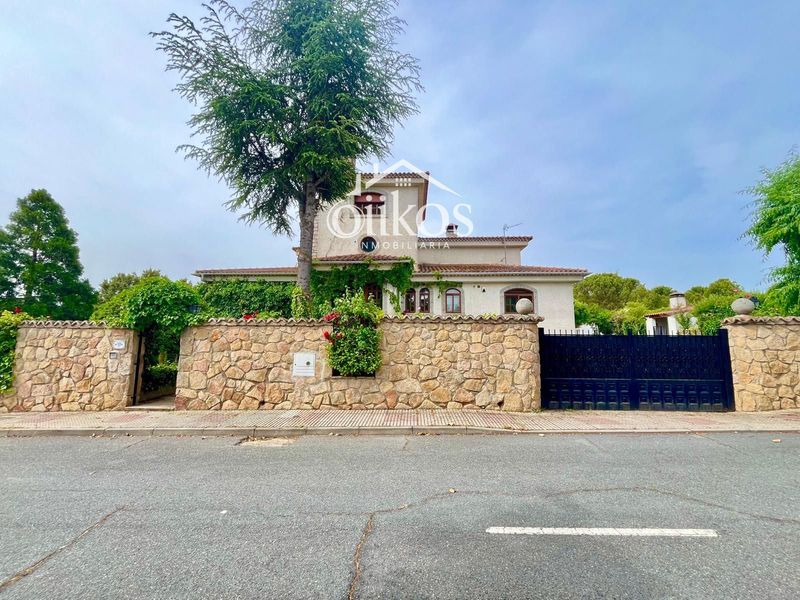 Chalet Independiente en venta Carbajosa De La Sagrada, Salamanca. Ref: 1012. OIIKOS 