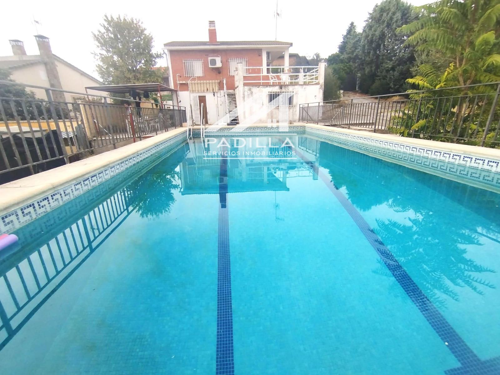 EXCELENTE CHALET CON PISCINA Y ESPETACULARES VISTAS  A LA MONTAÑA - Foto 8