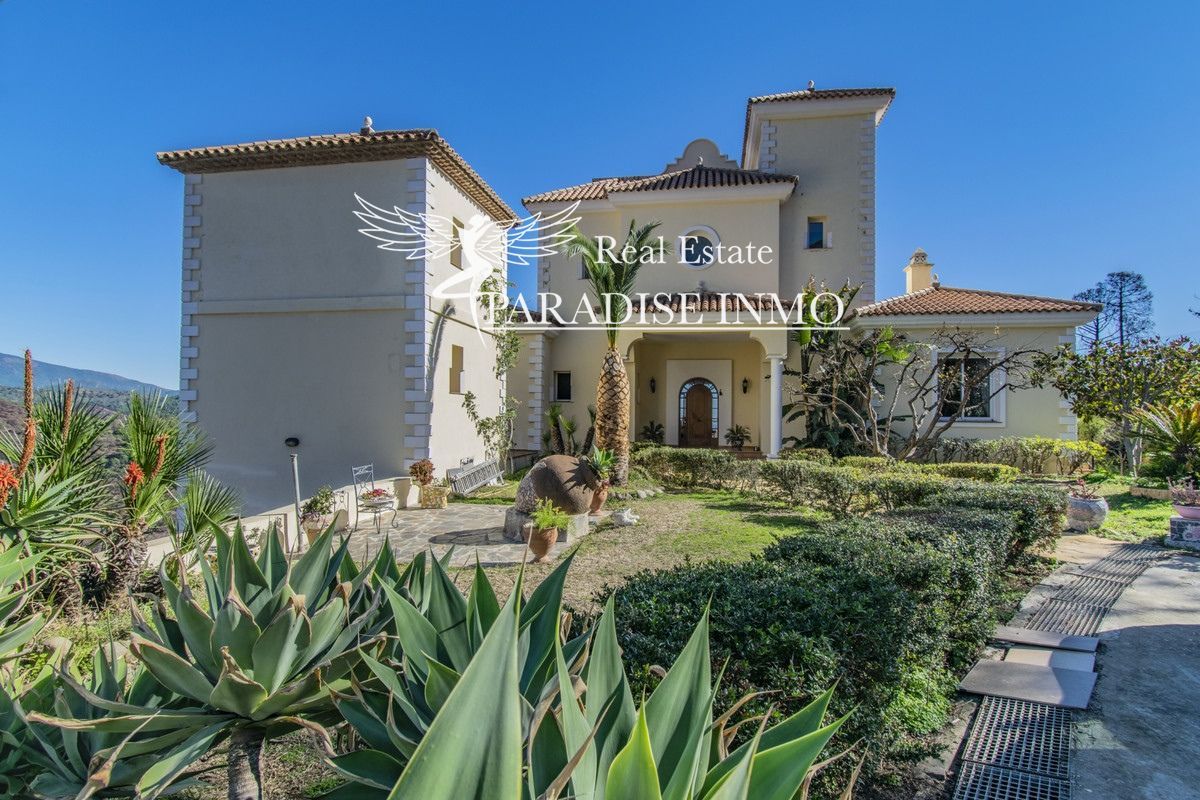 Detached villa for sale Estepona, Málaga. Ref: 3205. Paradise Group 