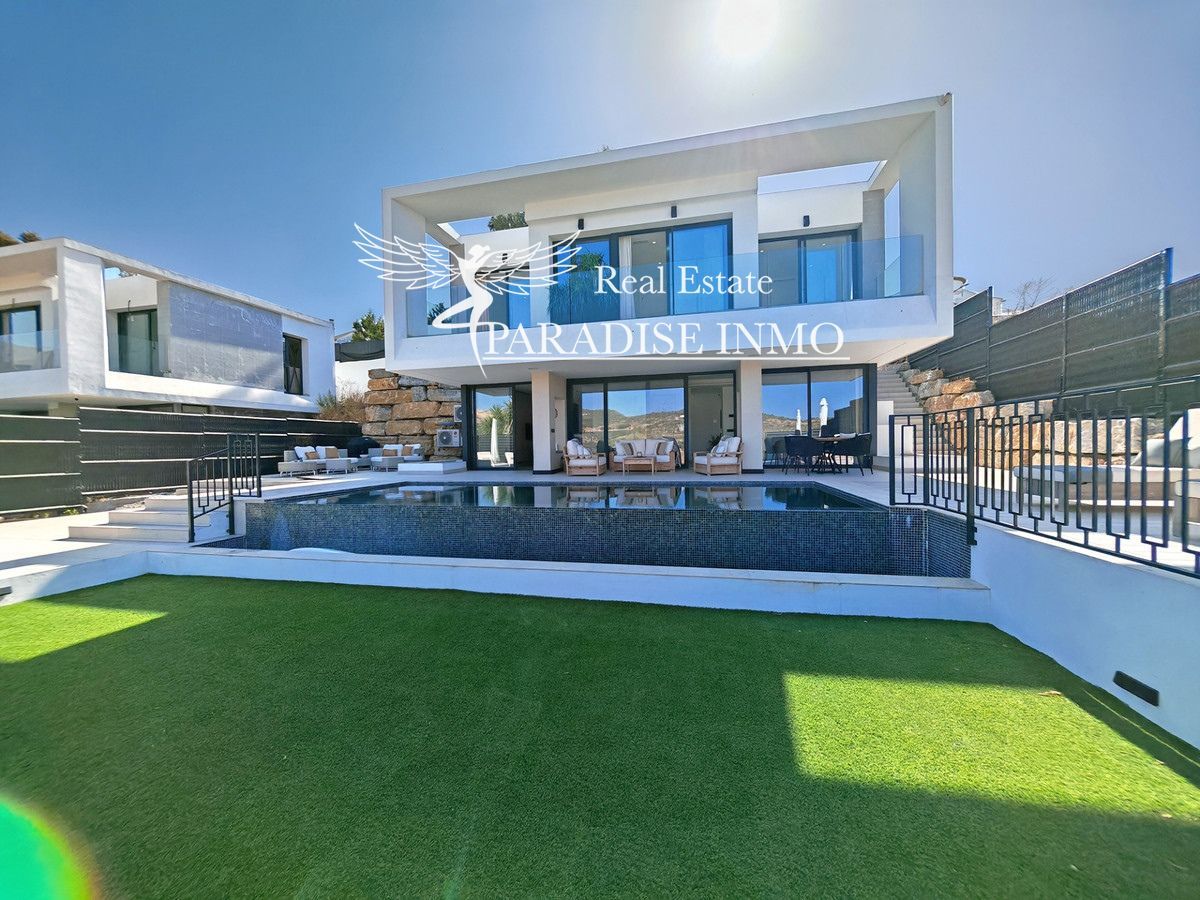 Detached villa for sale Estepona, Málaga. Ref: 3727. Paradise Group 