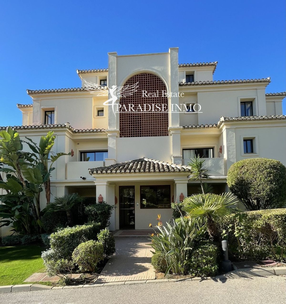Flat for sale Benahavis, Málaga. Ref: 3772. Paradise Group 