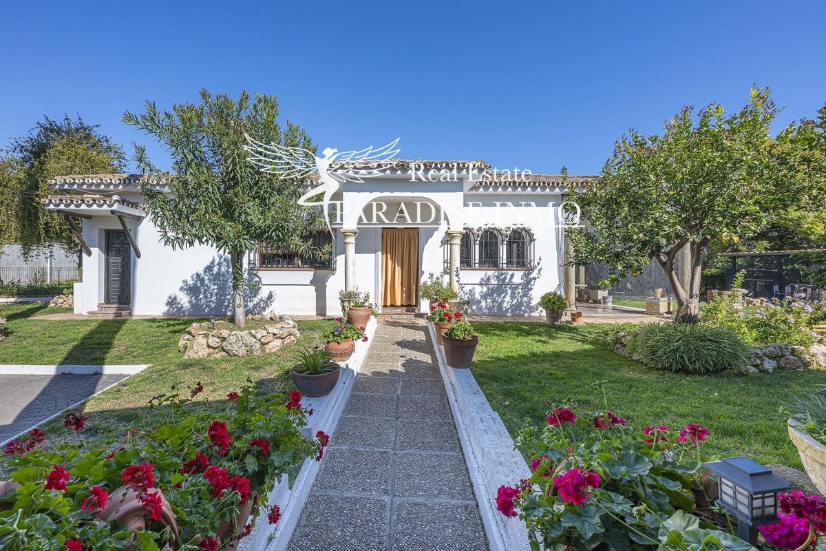 Detached villa for sale Marbella, Málaga. Ref: 3945. Paradise Group 
