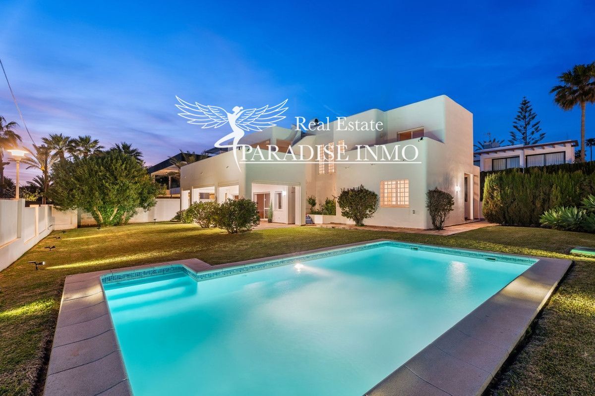 Detached villa for sale Marbella, Málaga. Ref: 4055. Paradise Group 