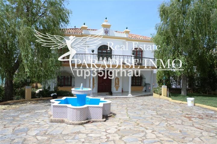 Detached villa for sale Estepona, Málaga. Ref: 4176. Paradise Group 