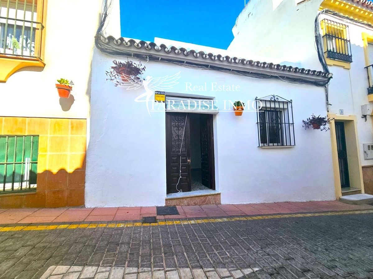 Detached villa for sale Estepona, Málaga. Ref: 4270. Paradise Group 