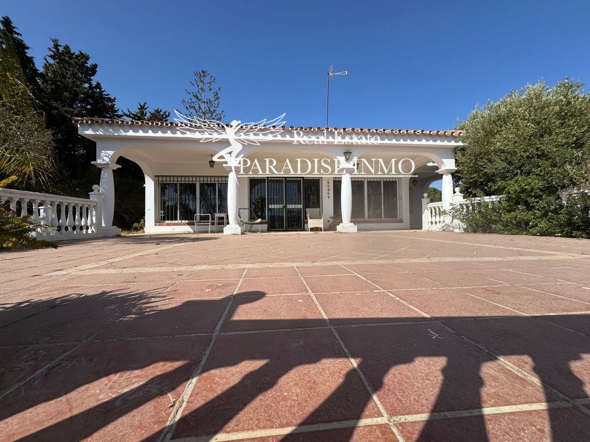 Detached villa for sale Estepona, Málaga. Ref: 4689. Paradise Group 