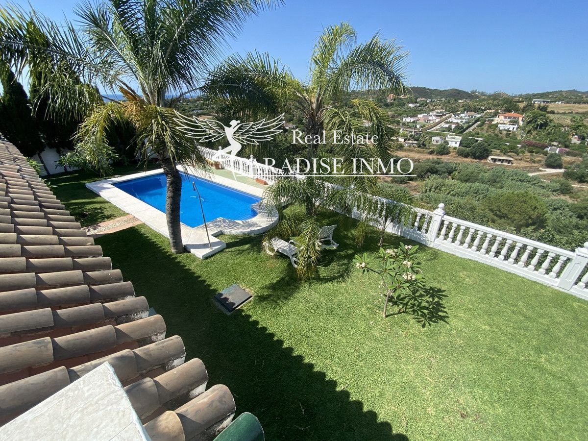 Detached villa for sale Estepona, Málaga. Ref: 4805. Paradise Group 