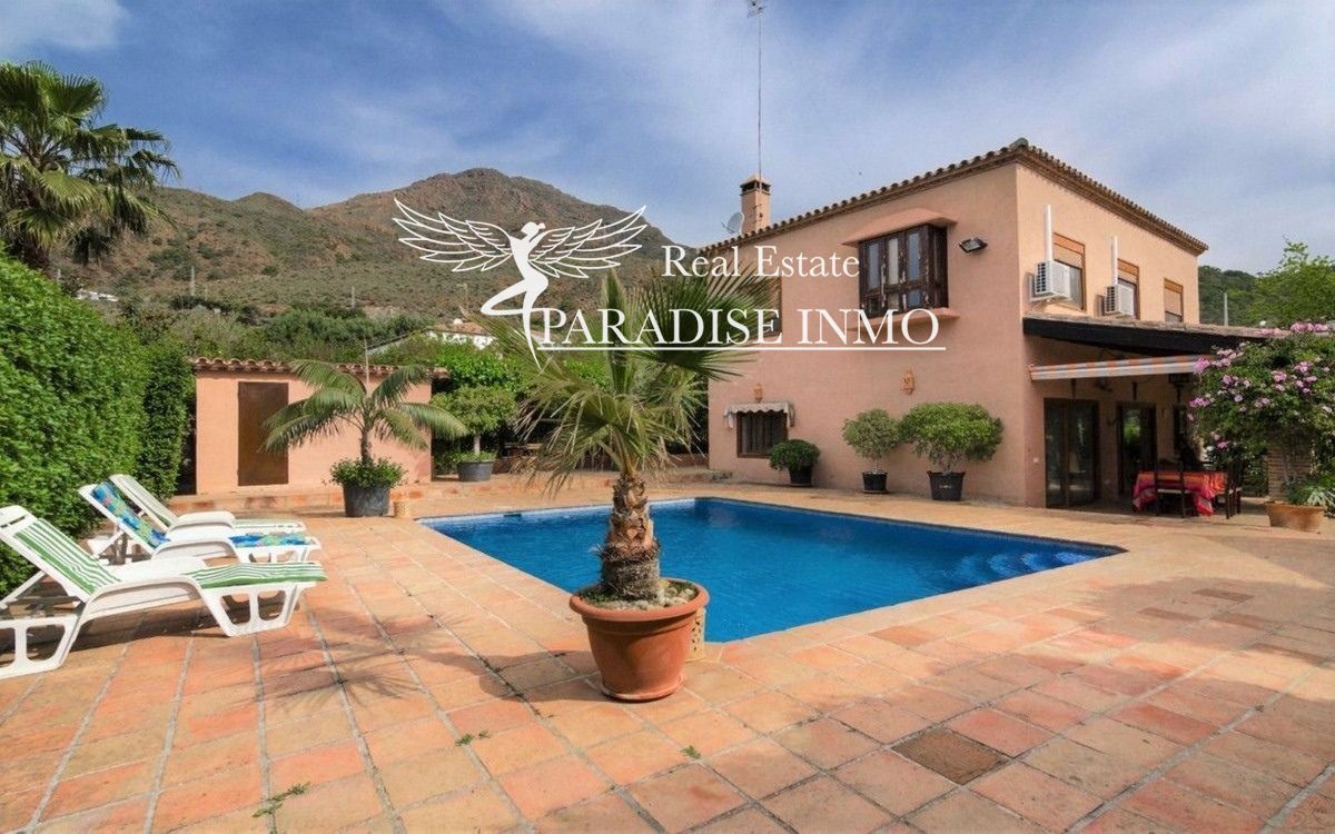 Detached villa for sale Estepona, Málaga. Ref: 4965. Paradise Group 