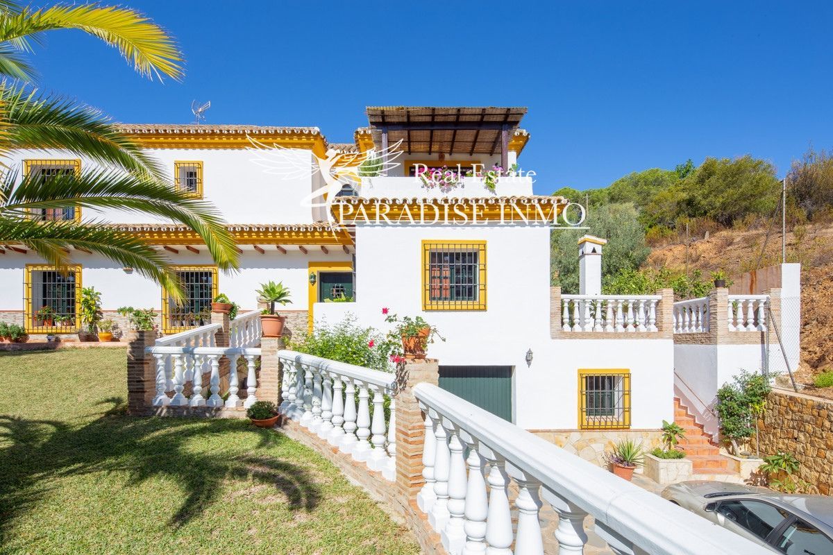 Detached villa for sale Marbella, Málaga. Ref: 5328. Paradise Group 