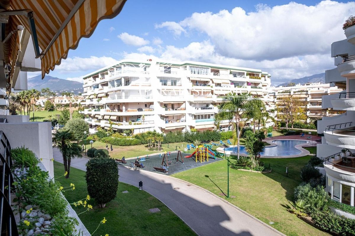 Flat for sale Marbella, Málaga. Ref: 6109. Paradise Group 