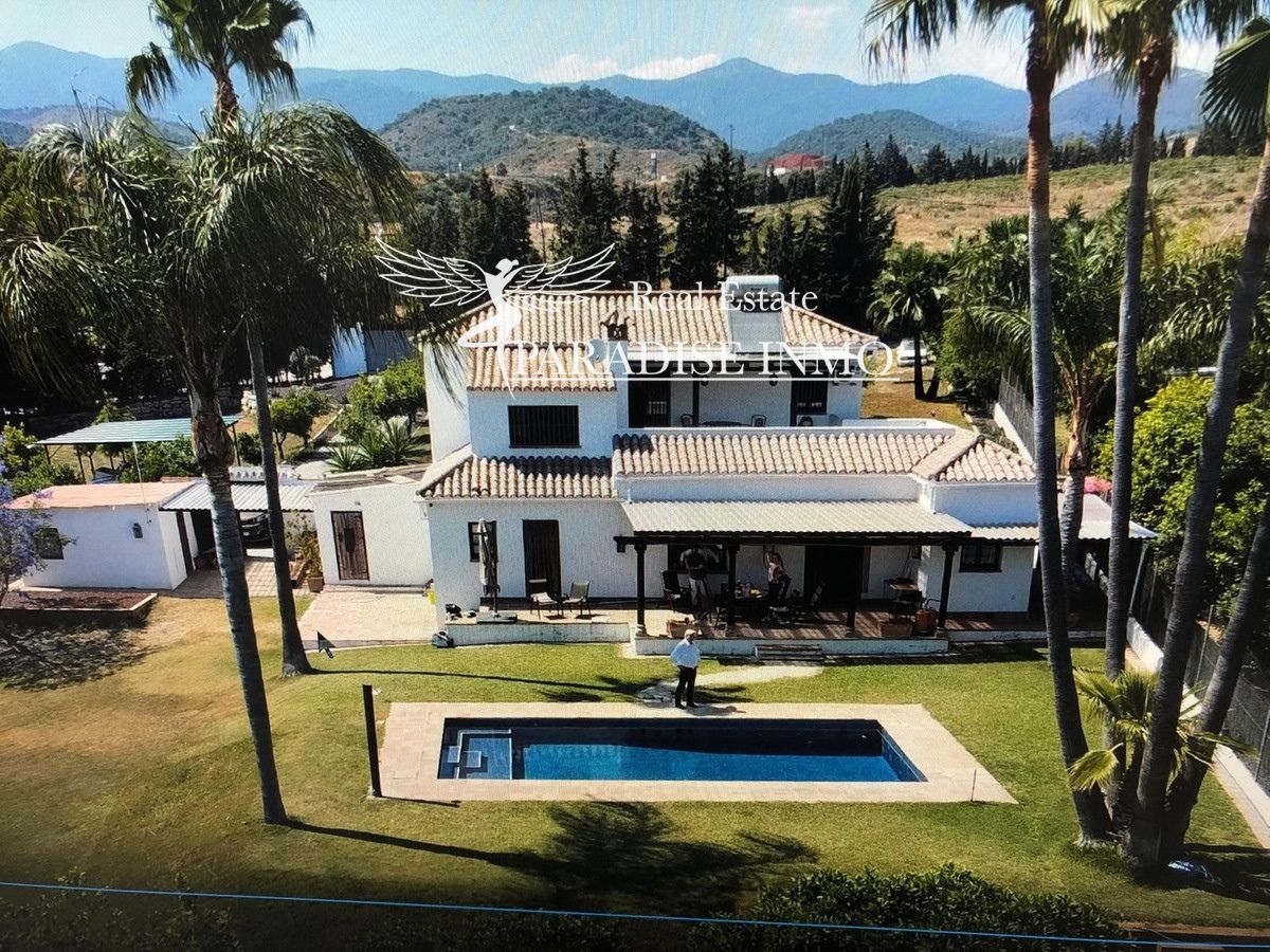 Chalet Independiente en venta Estepona, Málaga. Ref: 7074. Paradise Group 