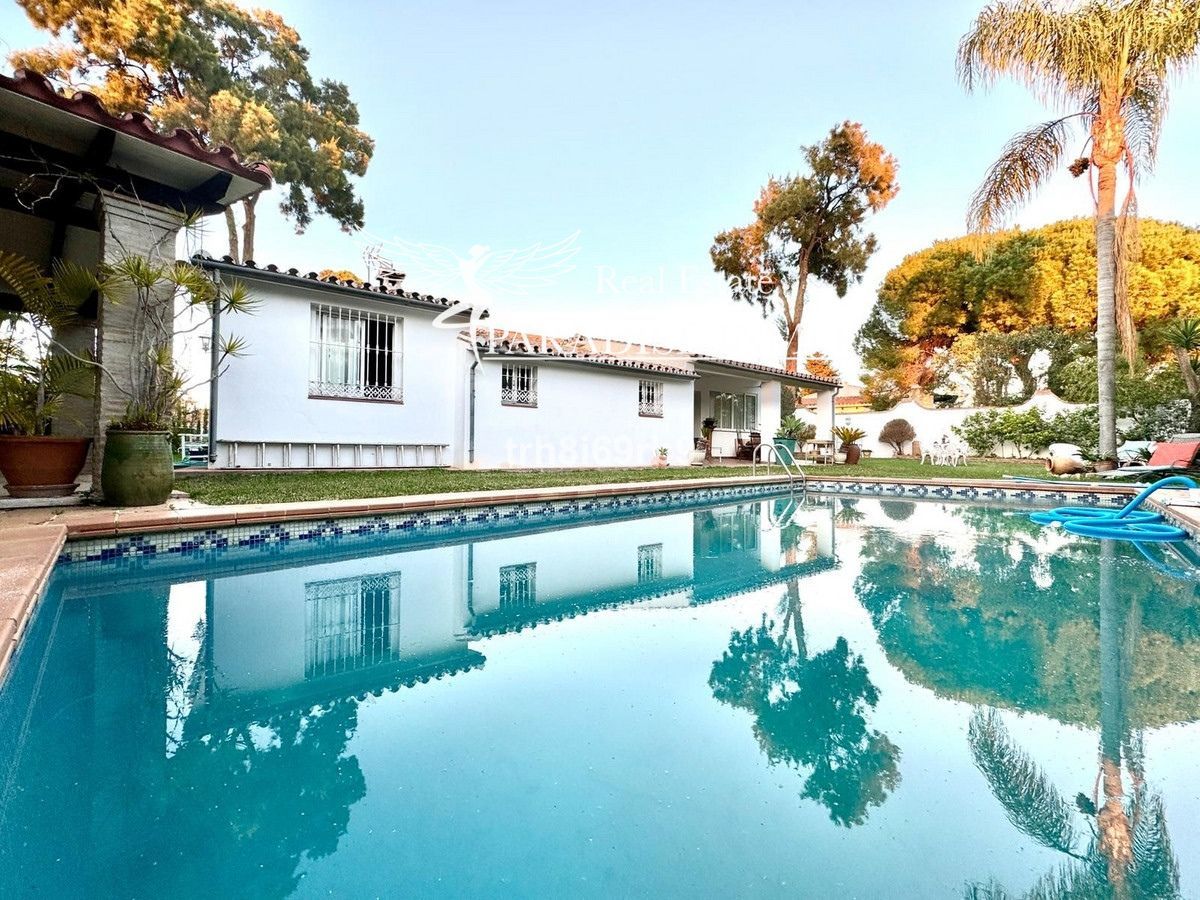 Chalet Independiente en venta Estepona, Málaga. Ref: 7083. Paradise Group 