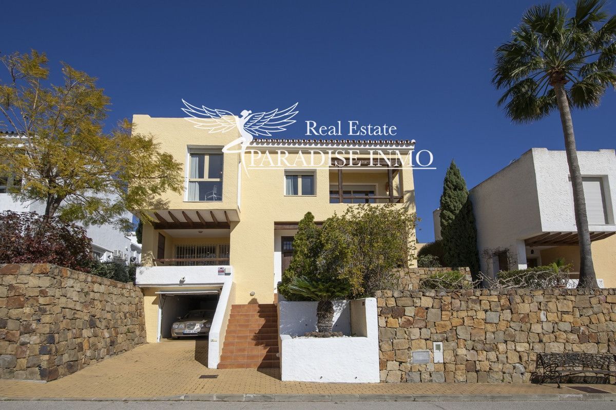 Chalet Independiente en venta Benahavis, Málaga. Ref: 7390. Paradise Group 