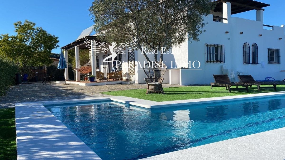 Chalet Independiente en venta Estepona, Málaga. Ref: 8237. Paradise Group 