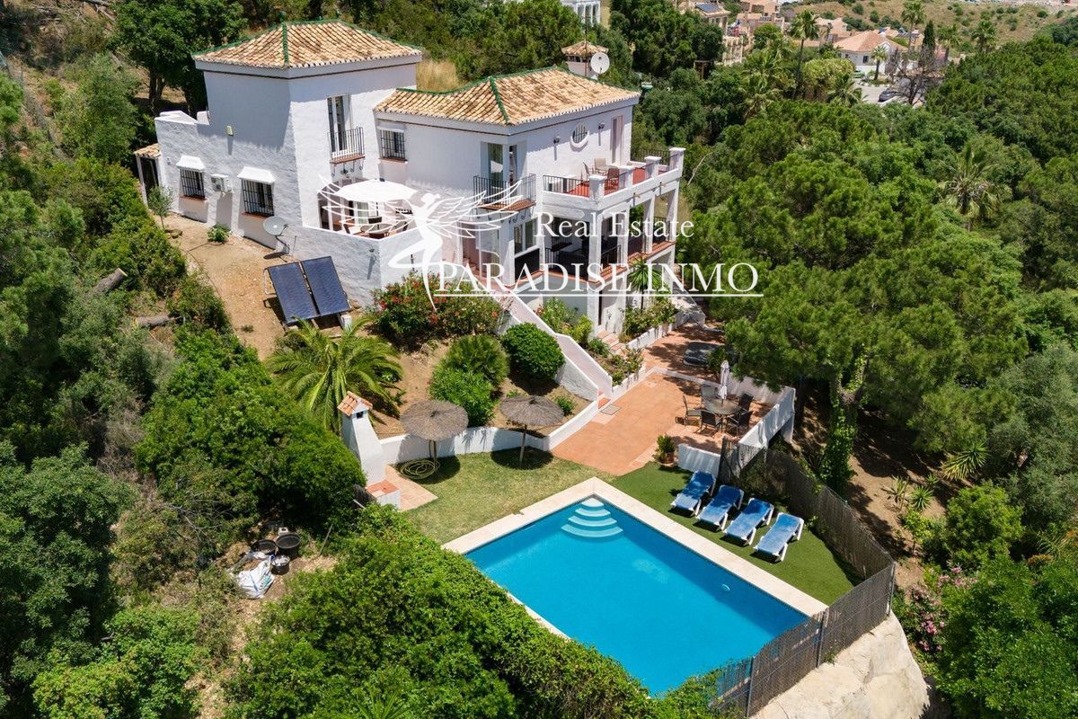Chalet Independiente en venta Estepona, Málaga. Ref: 8413. Paradise Group 