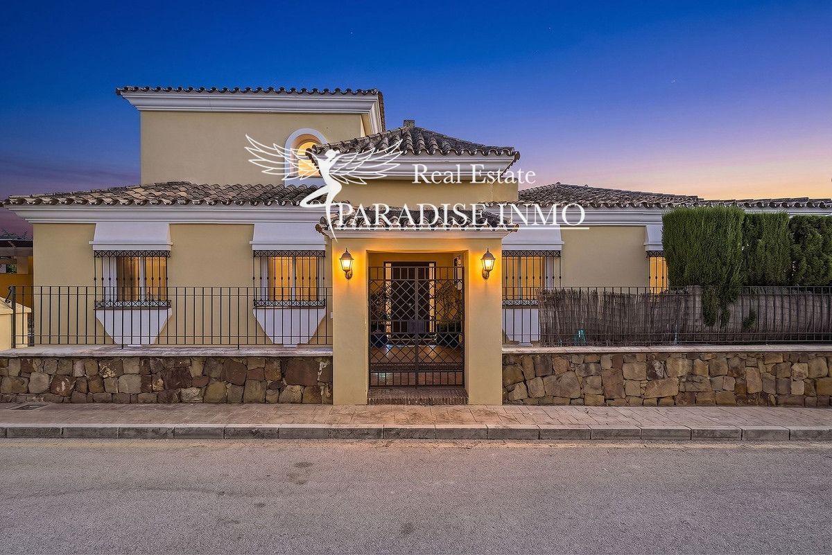 Chalet Independiente en venta Marbella, Málaga. Ref: 8681. Paradise Group 