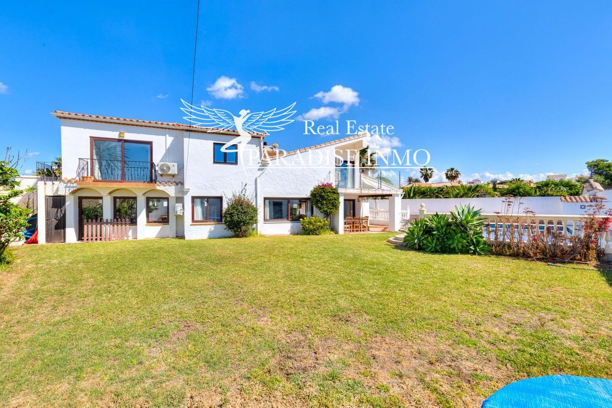 Detached villa for sale Estepona, Málaga. Ref: 9222. Paradise Group 