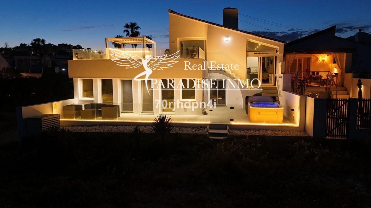 Detached villa for sale Estepona, Málaga. Ref: 9428. Paradise Group 