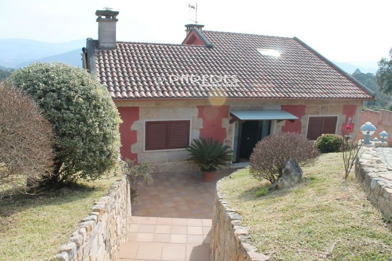 Chalet Independiente en venta Moaña, Pontevedra. Ref: 8744. INMOBILIARIA PAREDES