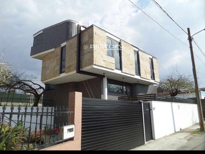 Chalet Independiente en venta Cangas, Pontevedra. Ref: 9944. INMOBILIARIA PAREDES