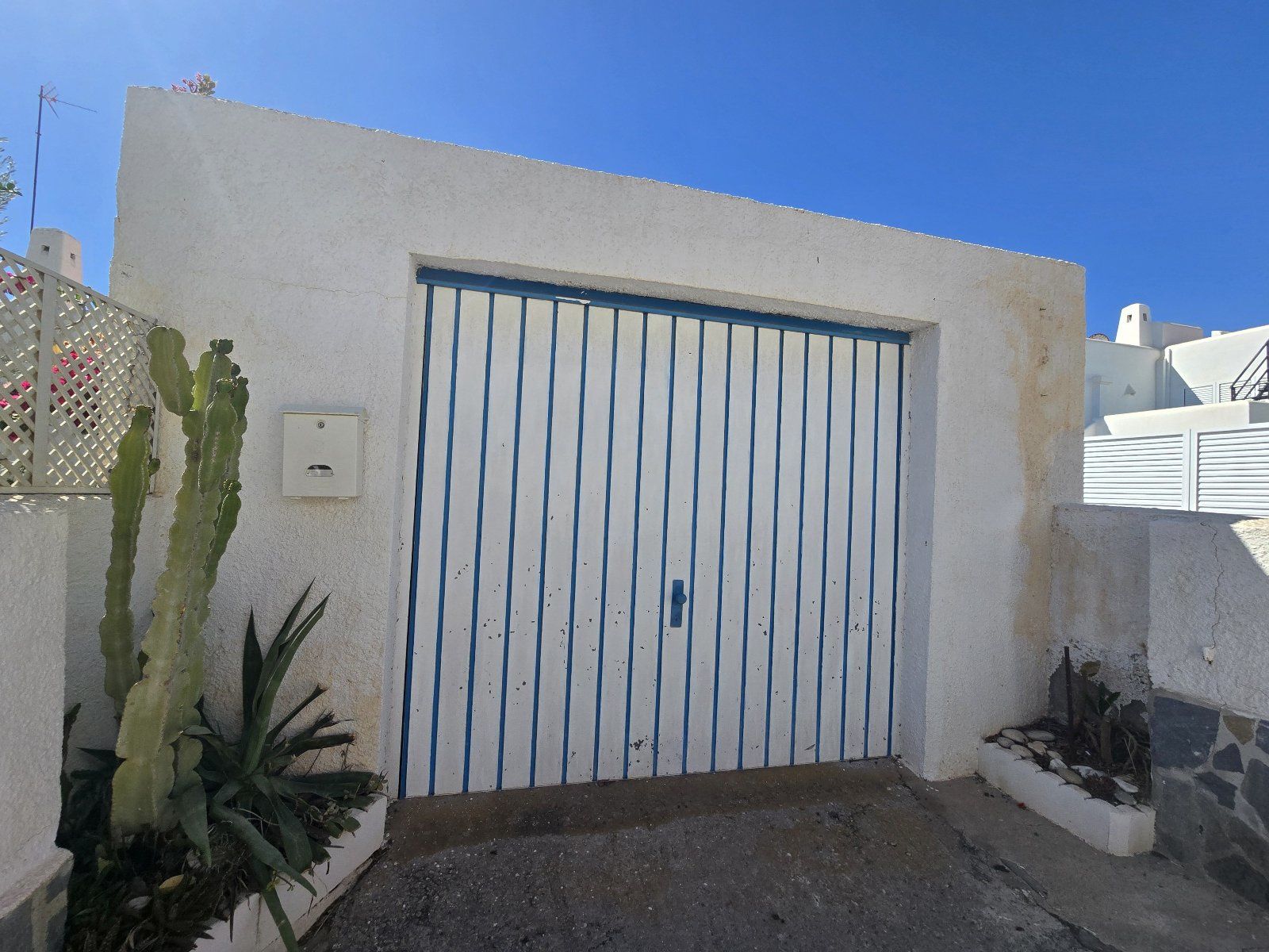 Exclusiva villa independiente frente al mar con piscina privada y amplios jardines - Foto 80