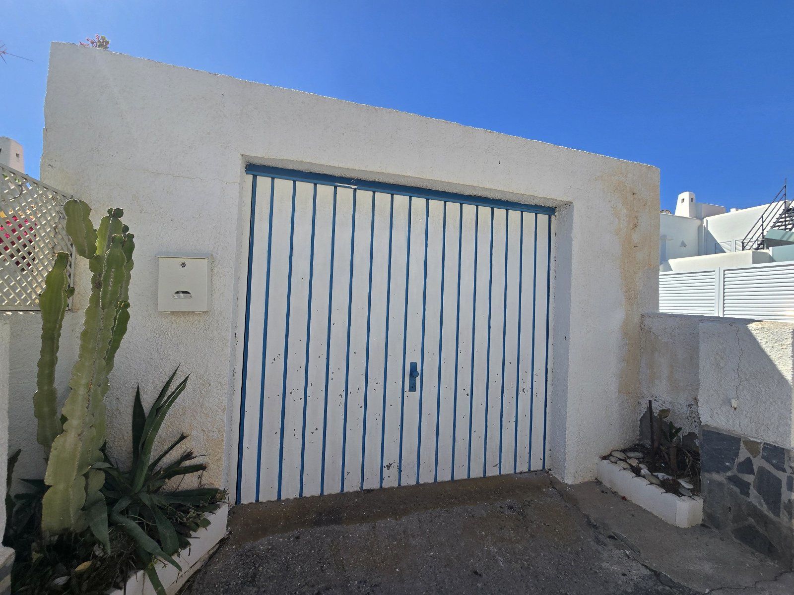 Exclusiva villa independiente frente al mar con piscina privada y amplios jardines - Foto 79