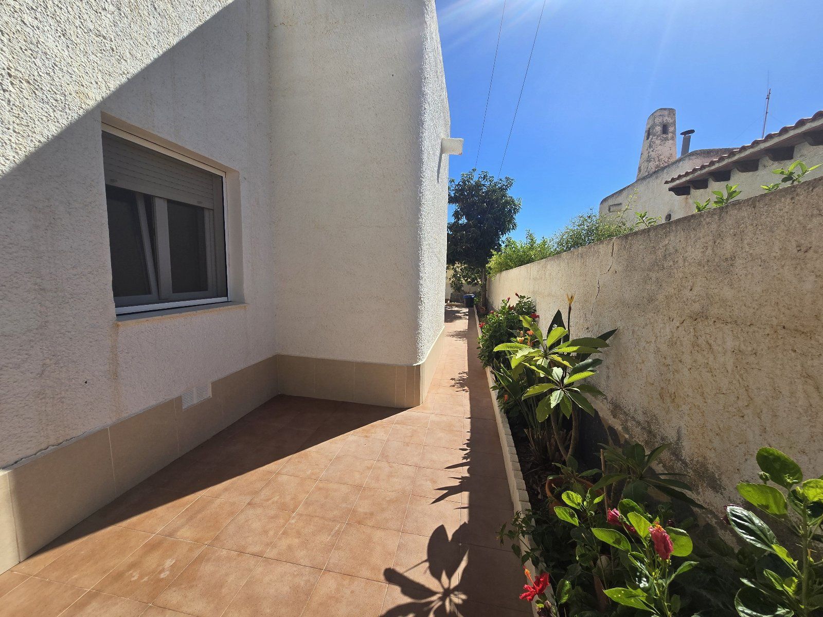 Exclusiva villa independiente frente al mar con piscina privada y amplios jardines - Foto 34