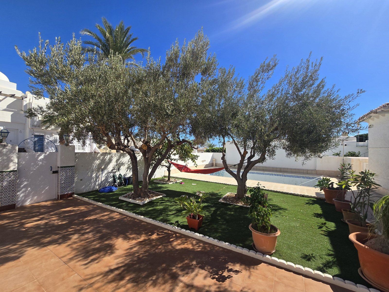 Exclusiva villa independiente frente al mar con piscina privada y amplios jardines - Foto 14